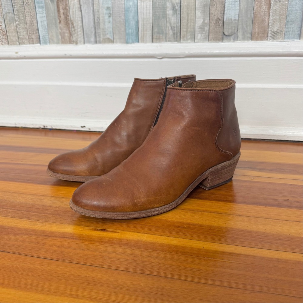 Frye 8.5 Carson Piping Leather Bootie Caramel Brown Ankle Boots Low Western - Picture 3 of 11